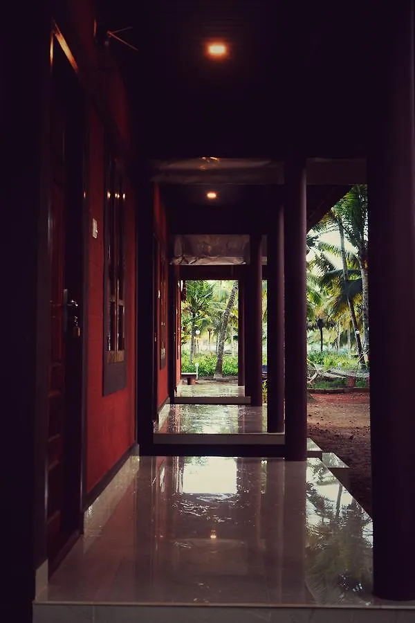 Munroe Paradise 0*, Mundrothuruth